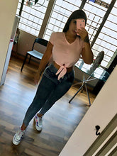 Cargar imagen en el visor de la galería, Blusa nudo gel