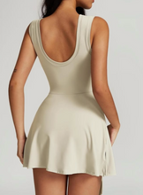 Cargar imagen en el visor de la galería, Enterizo Falda Nudo Beige
