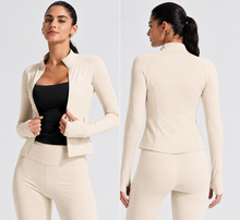 Cargar imagen en el visor de la galería, Chaqueta Dryfit Con Bolsillo Beige
