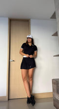 Cargar imagen en el visor de la galería, Falda Pliegue Negra

